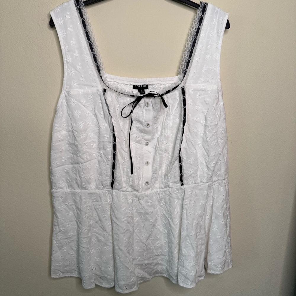 Torrid - Peplum Eyelet Top - size 2 - Picture 5 of 8